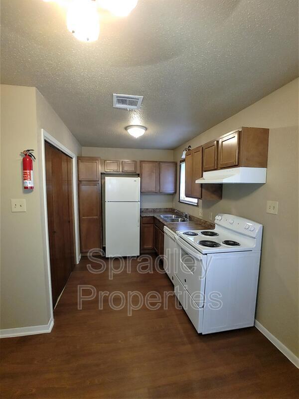 Foto del edificio - 3210 Keller Rd