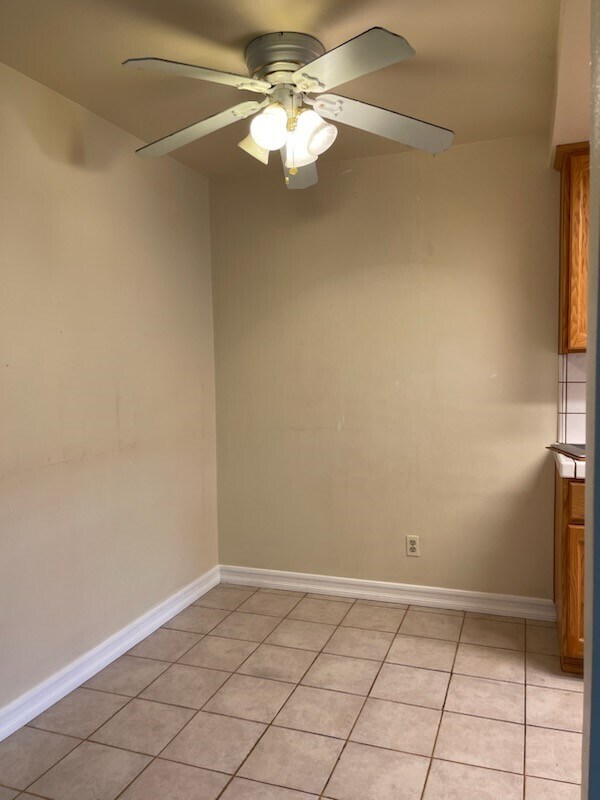 Building Photo - 1314 1/2 West Valencia Dr-
