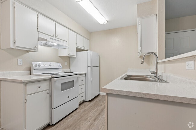 1BR, 1BA - 641SF - Kitchen - Sunset Ridge Apartments
