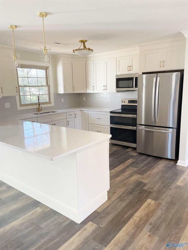 Building Photo - 9115 Camille Dr SE