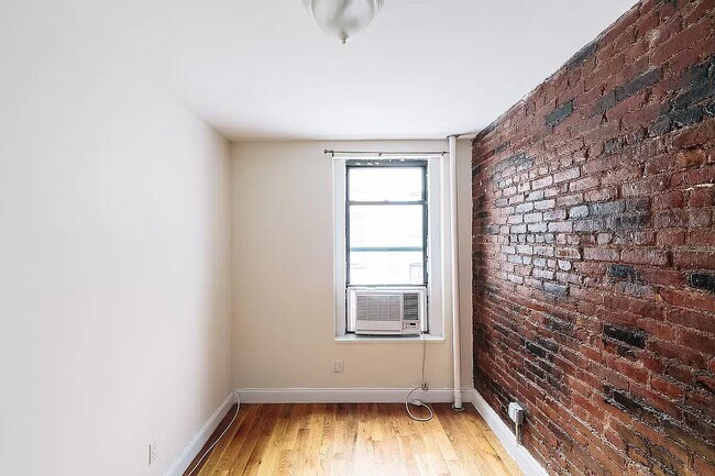 Building Photo - 141 West 10th Street