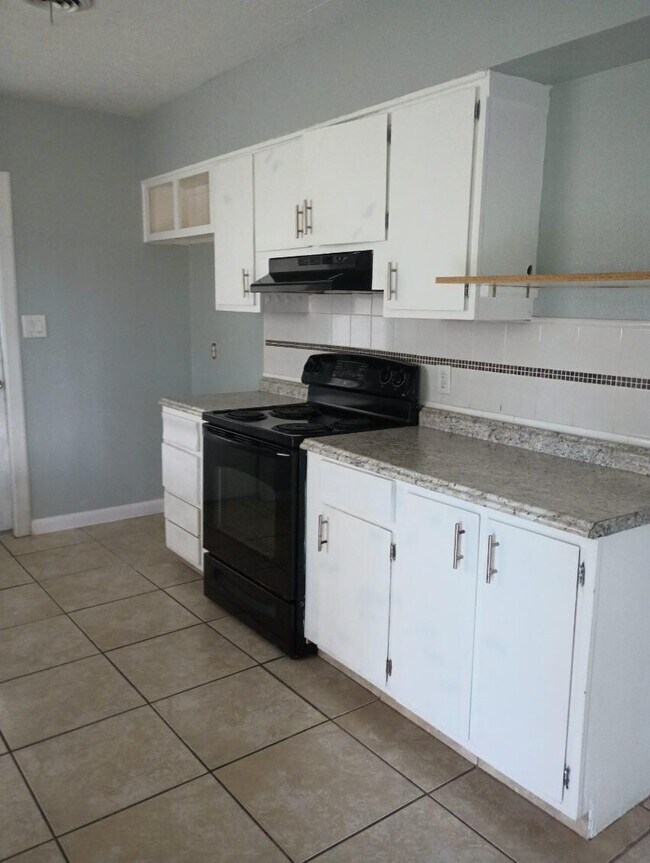 Building Photo - 1506 18th St W