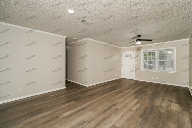 Building Photo - 701 N Carlsbad St