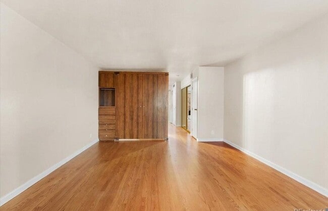 Building Photo - 61 S Sable Blvd