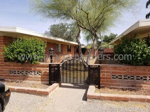 Building Photo - 2633 E Water St