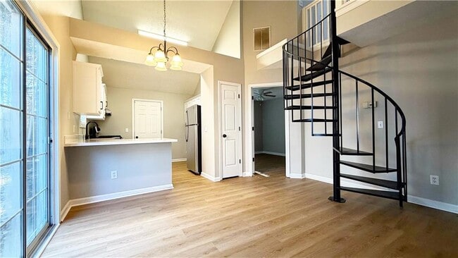 Foto del edificio - 2644 St Charles Ln NW