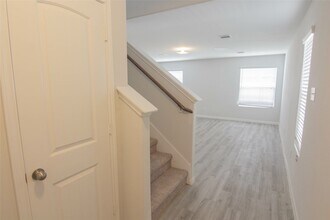 Building Photo - 5302 Tuglow Ravine Trl