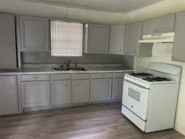 Building Photo - 5605 Lavender St