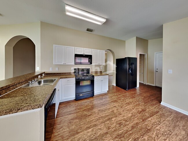 Building Photo - 27826 Breakers Dr