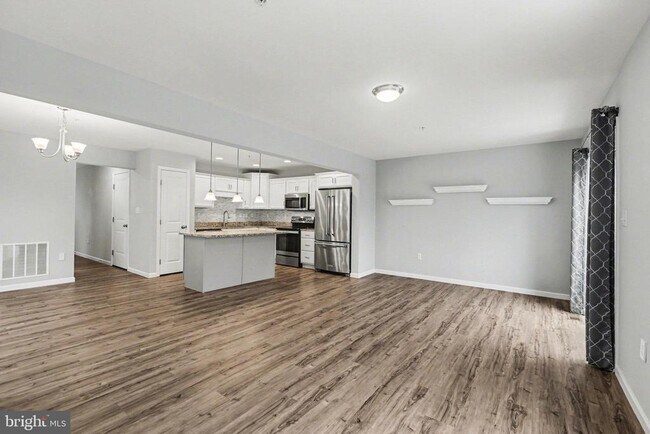 Building Photo - 8110 Kelly Dr