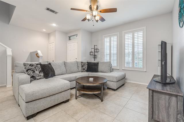 Building Photo - 2244 Stoneleigh Pl