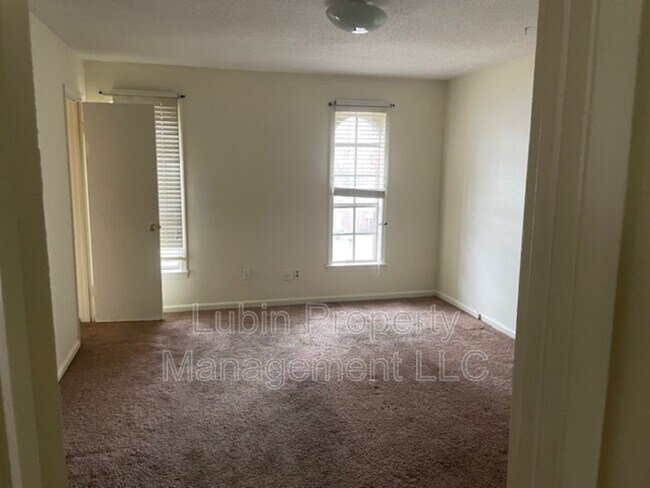 Foto del edificio - 1281 Royal Oaks Cove