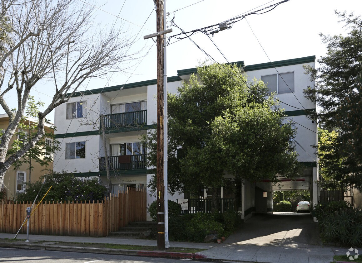 Primary Photo - 3001 College Ave