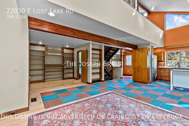Building Photo - Charming and spacious 3 bed/2.5 bath in Sn...