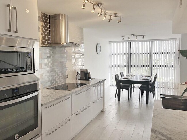 Foto del edificio - 400 Leslie Dr