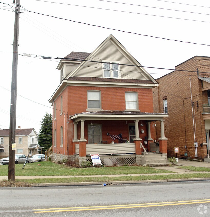 Primary Photo - 1328 E Washington St