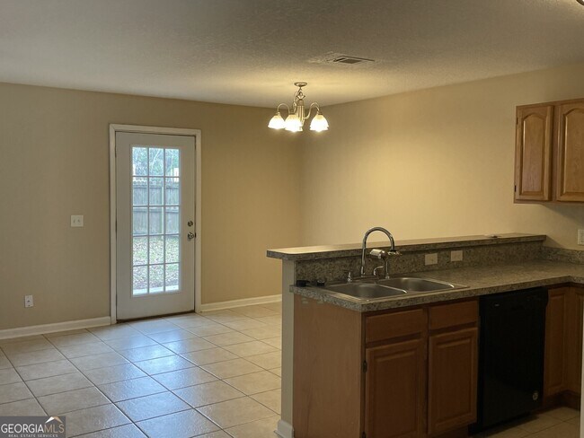 Building Photo - 107 Deep Bay Cir