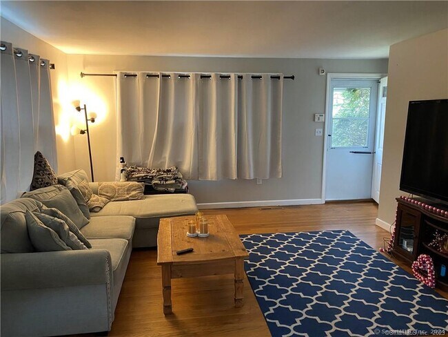 Foto del edificio - 46 Klarman Dr