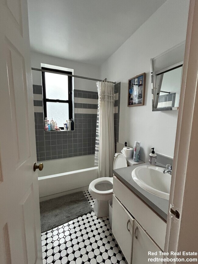 Foto del edificio - 822 Beacon St