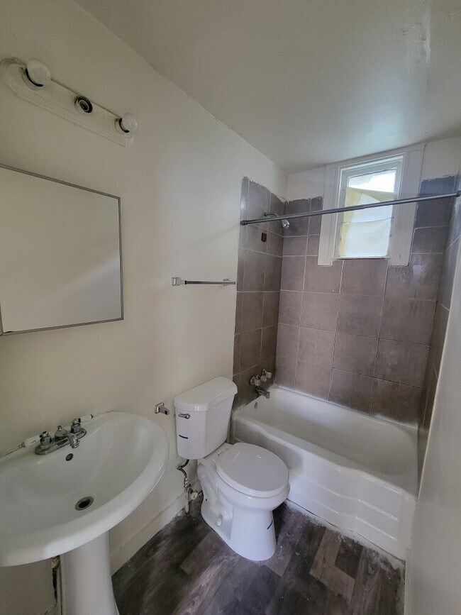 Foto del edificio - 2-Bedroom/1 Bath —2235 South 20th Street