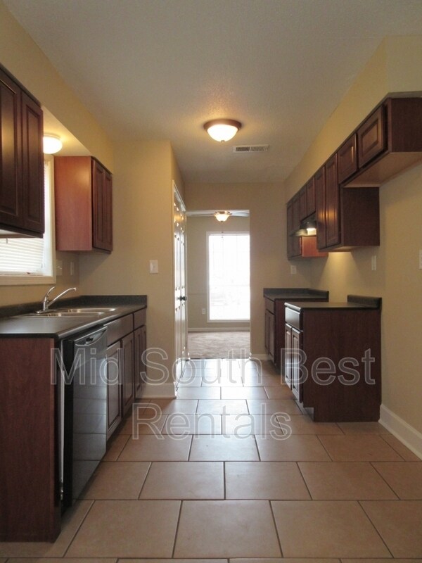 Foto del edificio - 6133 Lacewood Cove