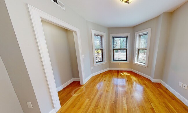 Foto del edificio - 908 Massachusetts Ave