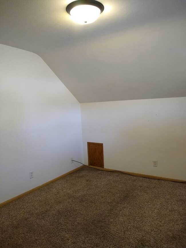 Building Photo - 716-4