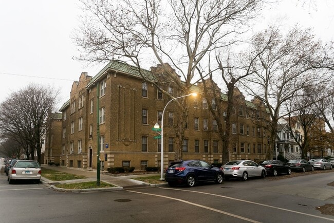Building Photo - 2242 W Ainslie St