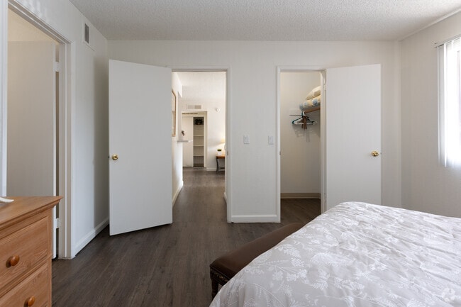 1BR, 1BA - 662SF - Primary Bedroom - Arcadia Park