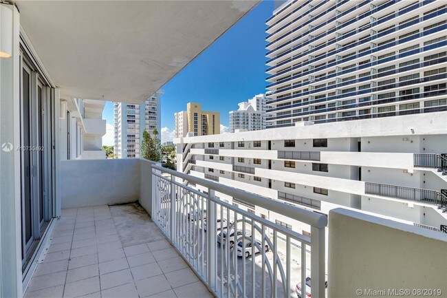 Building Photo - 5825 Collins Ave