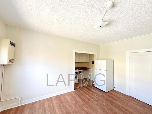 Foto del edificio - 1614 N Kenmore Ave