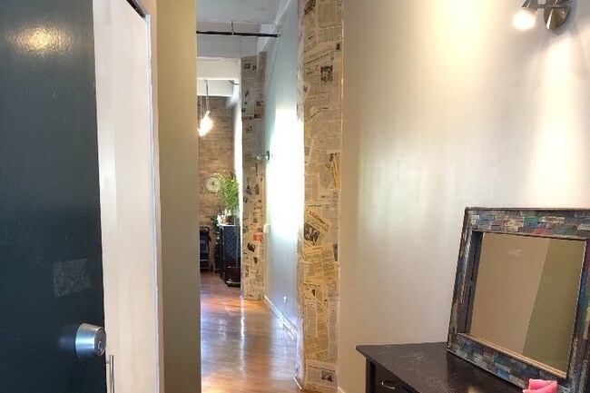 Fotografía del edificio - 1720 N Marshfield Ave