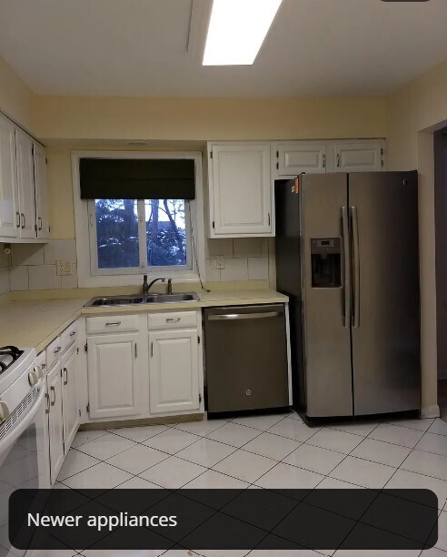 Foto del edificio - 330 E Forest Knoll Dr
