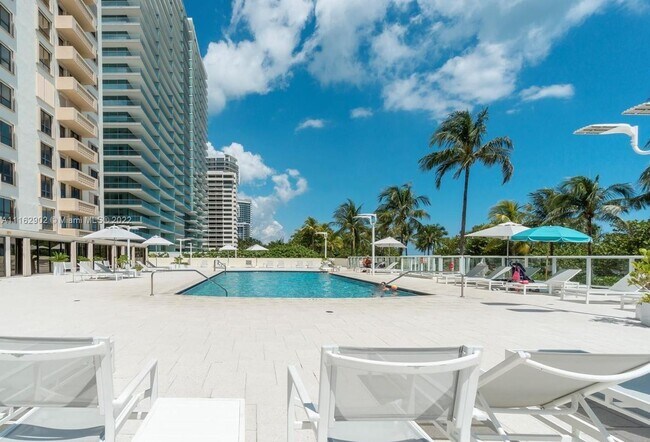 Building Photo - 10185 Collins Ave