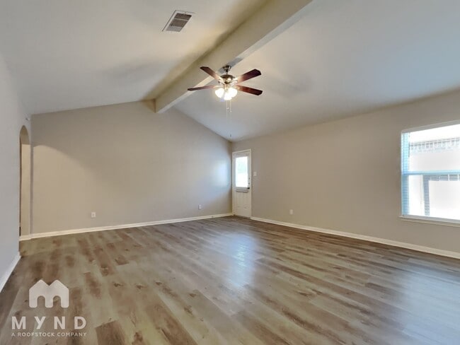 Building Photo - 15911 Newport Pl