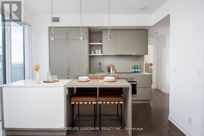 Building Photo - 100 Harbour St