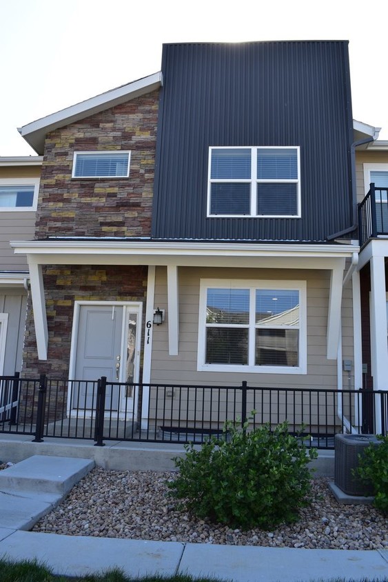 Primary Photo - 611 Grandview Meadows Dr