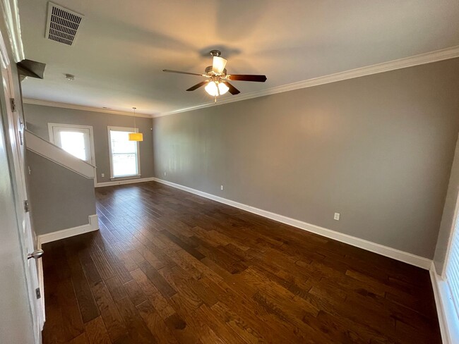 Building Photo - 4BR/4.5BA Stand Alone Unit For Rent