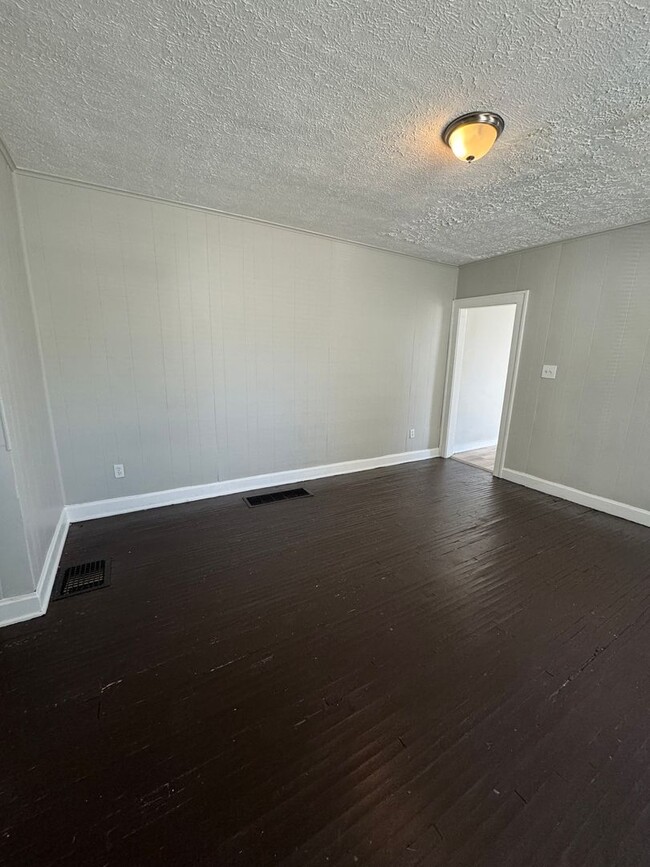 Building Photo - 791-793 E Starr Avenue