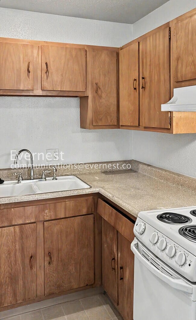 Foto del edificio - 1305 Burton Ct