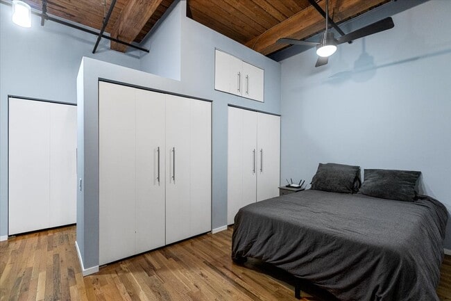 Photo - 1000 W Washington Blvd Apartment