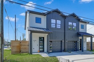 Building Photo - 2105 Esther Dr