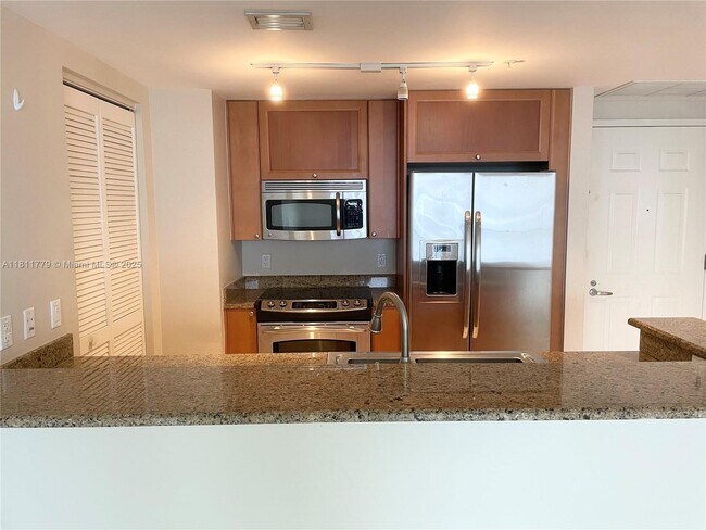 Foto del edificio - 55 Merrick Way