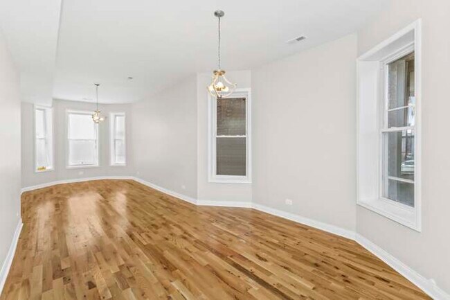 Foto del edificio - 6348 S Langley Ave