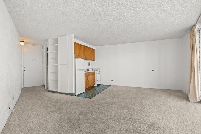 Building Photo - A Studio with A/C, a full kitchen in Ala M...