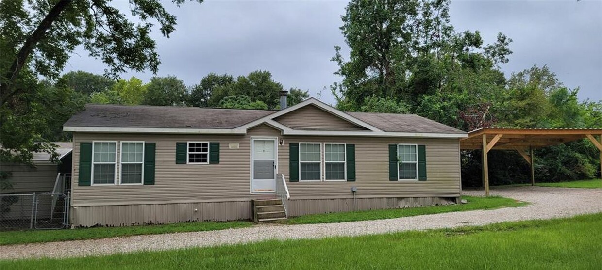 Primary Photo - 3 bdrm, 2 bath home centrally located, clo...