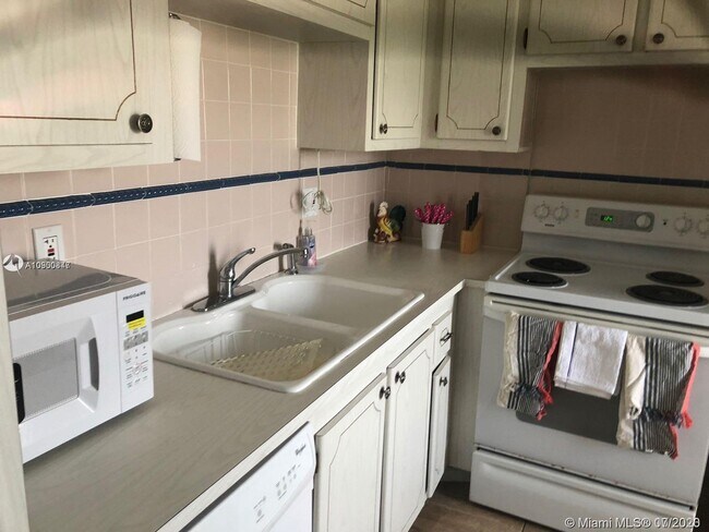 Foto del edificio - 900 NE 12th Ave