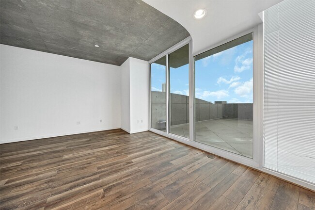 Building Photo - 5925 Almeda Rd