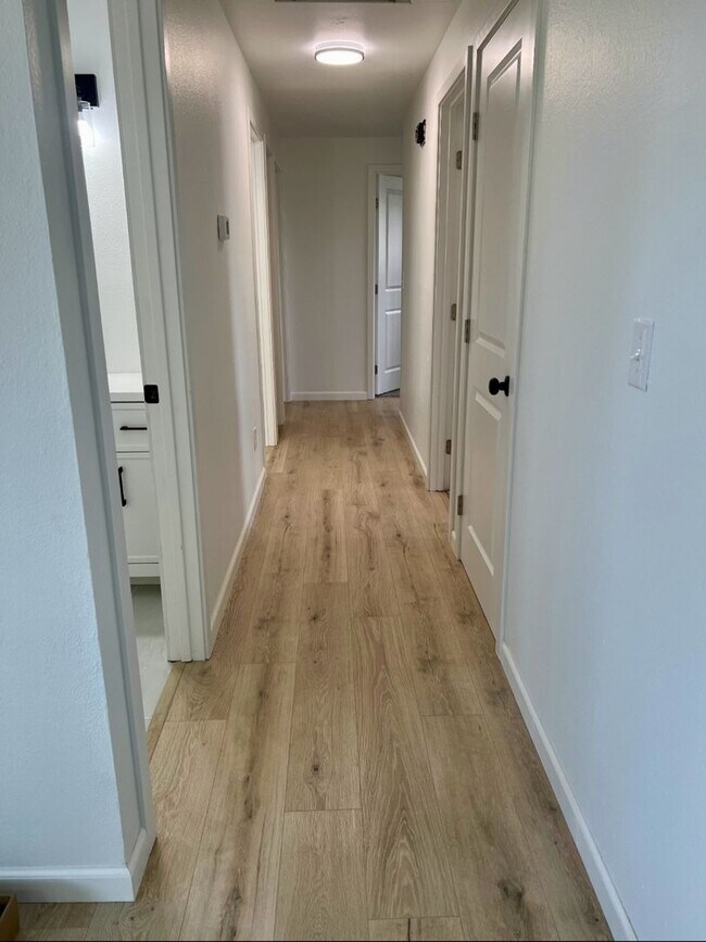 Foto del edificio - Renovated 4 Bedroom Home