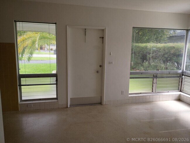 Foto del edificio - 2724 NE 32nd St